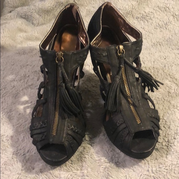 Mark.. By Avon Tassle Heels Black w/ Antique Zip - Picture 6 of 8